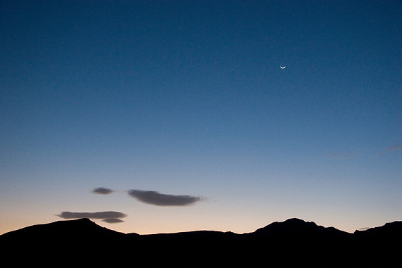 Moonset, Clouds, Range