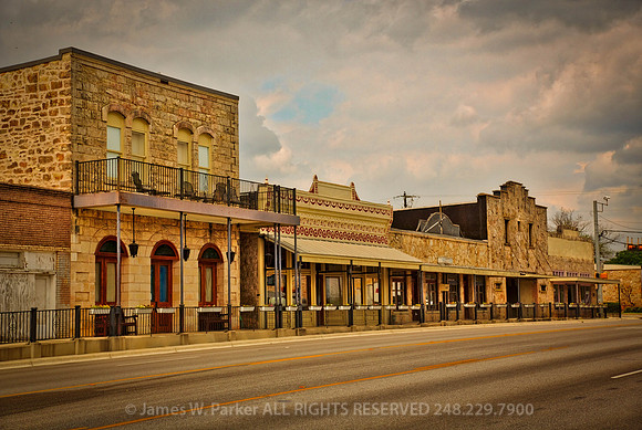 Main Street Blanco